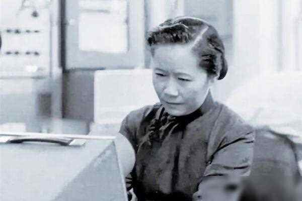 帮美国造出原子弹的她，去世之后墓碑上却写着：一个永远的中国人